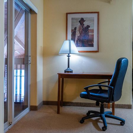 Pinedale Hotel & Suites Exteriör bild
